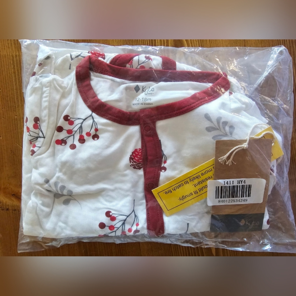 Kyte Baby Holly berry nwt button romper
